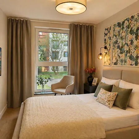 B12 By Marina - Old Town Aparthotel