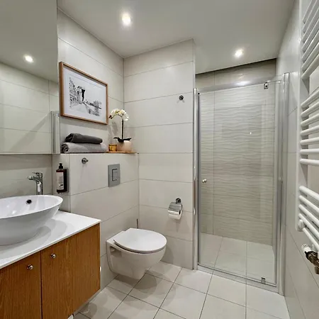 B12 By Marina - Old Town Aparthotel