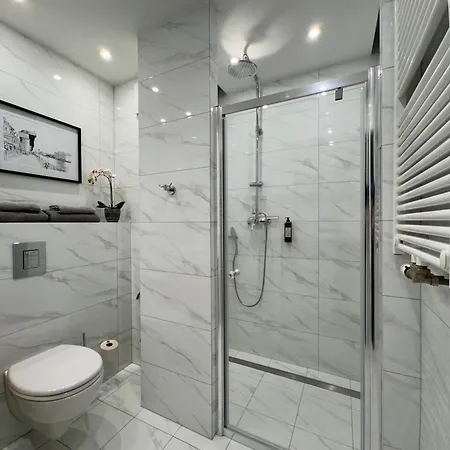 B12 By Marina - Old Town Aparthotel