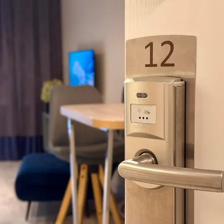 B12 By Marina - Old Town Aparthotel