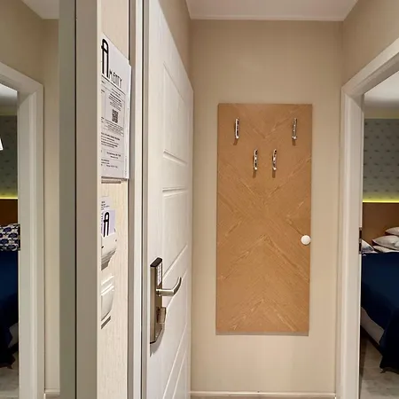 B12 By Marina - Old Town Aparthotel Danzica