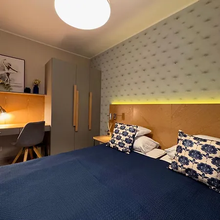 Aparthotel B12 By Marina - Old Town 4*