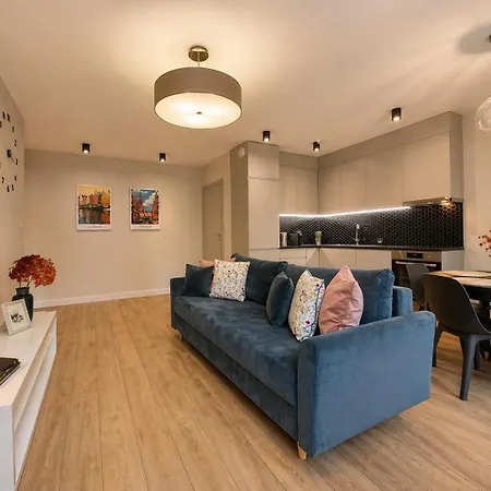 B12 By Marina - Old Town Aparthotel