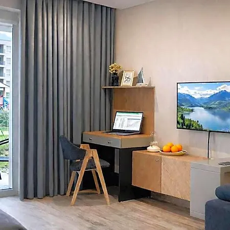 B12 By Marina - Old Town Aparthotel